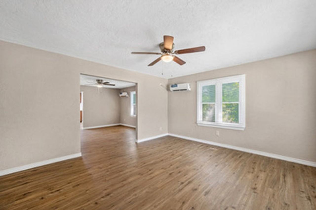 1209 Sw I Ave - Photo 2 of 14