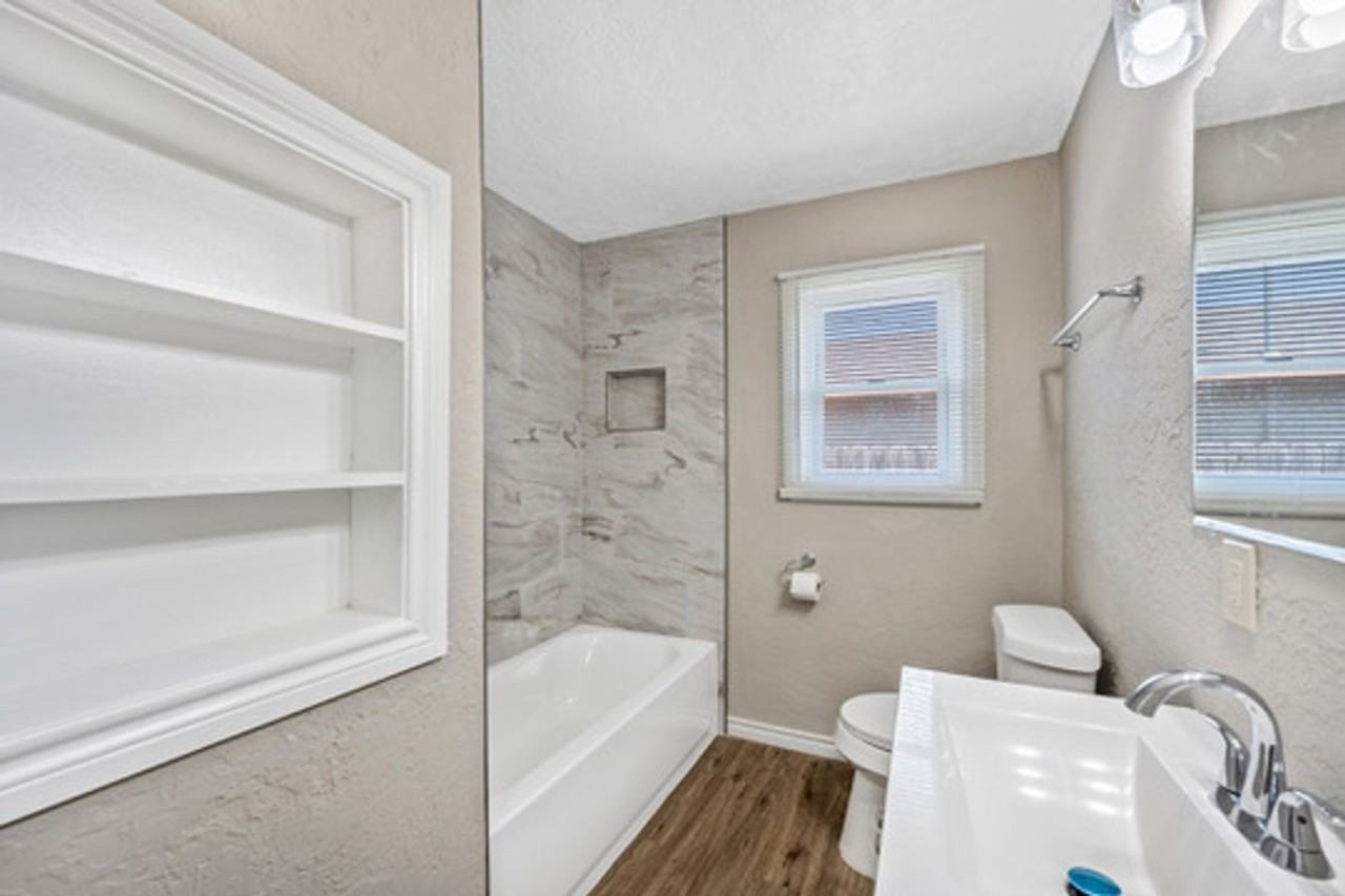 1209 Sw I Ave - Photo 7 of 14