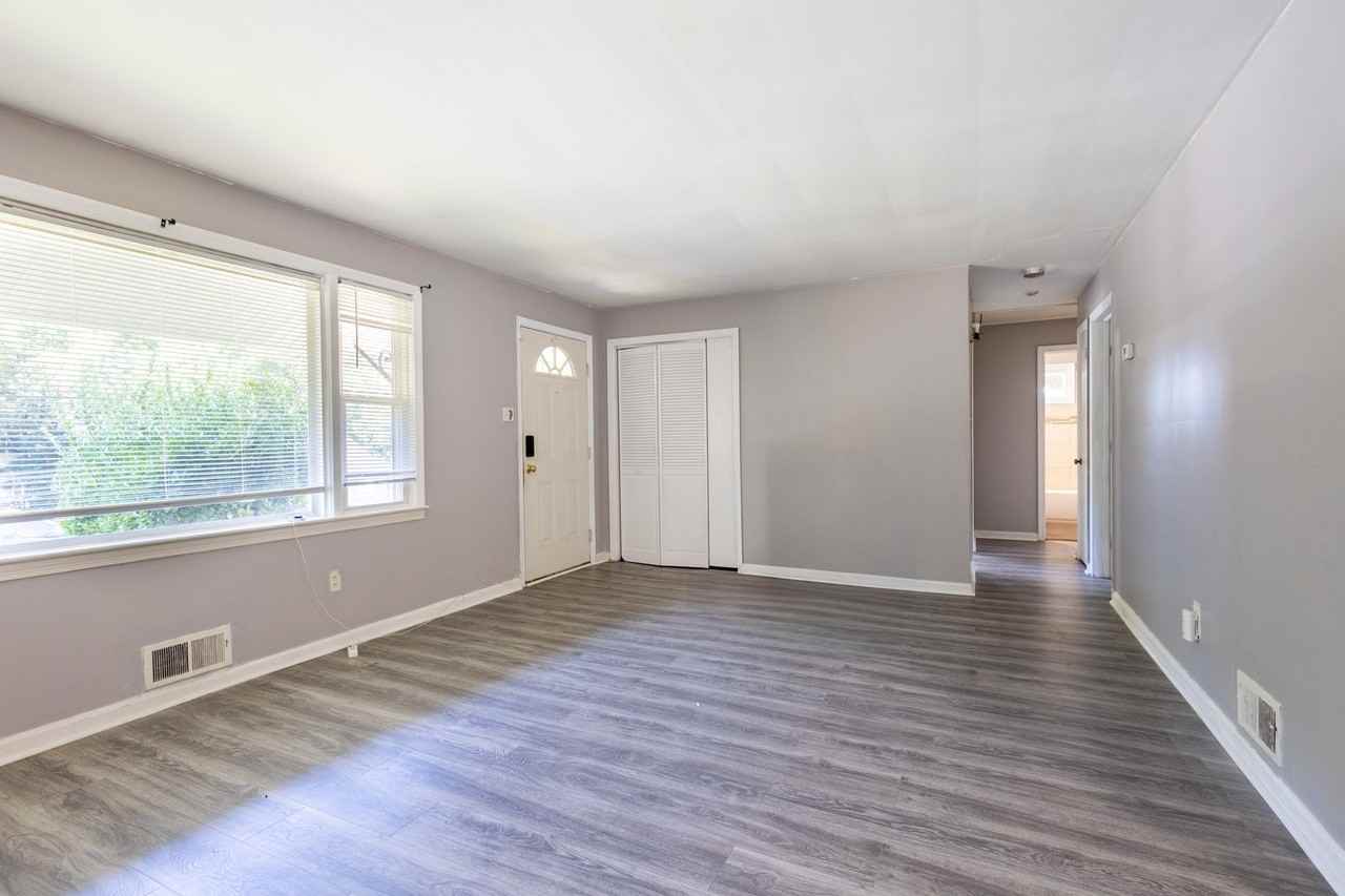 121 Cree Dr - Photo 2 of 26