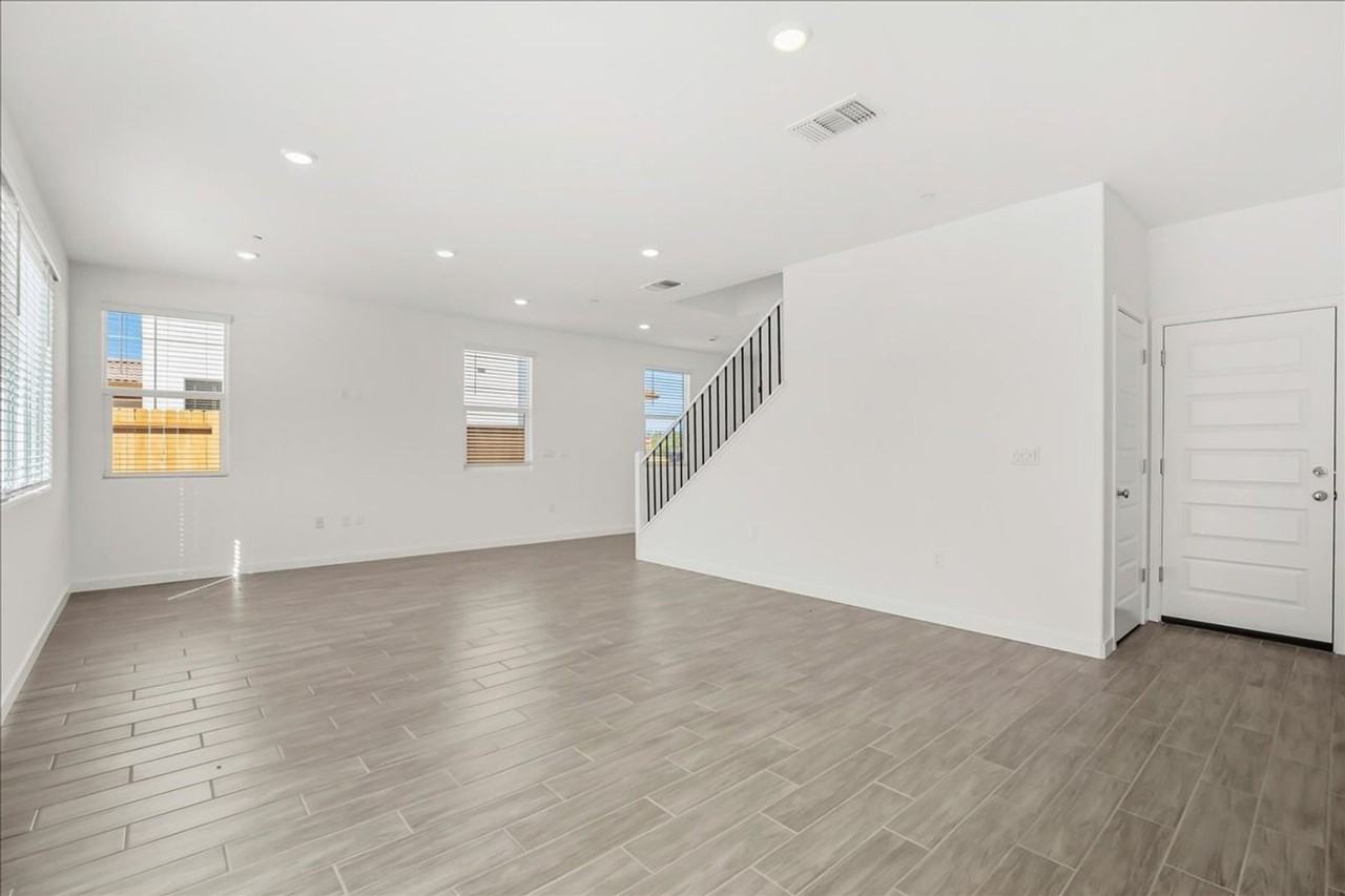 1052 Lost Creek Ranch Dr - Photo 5 of 33