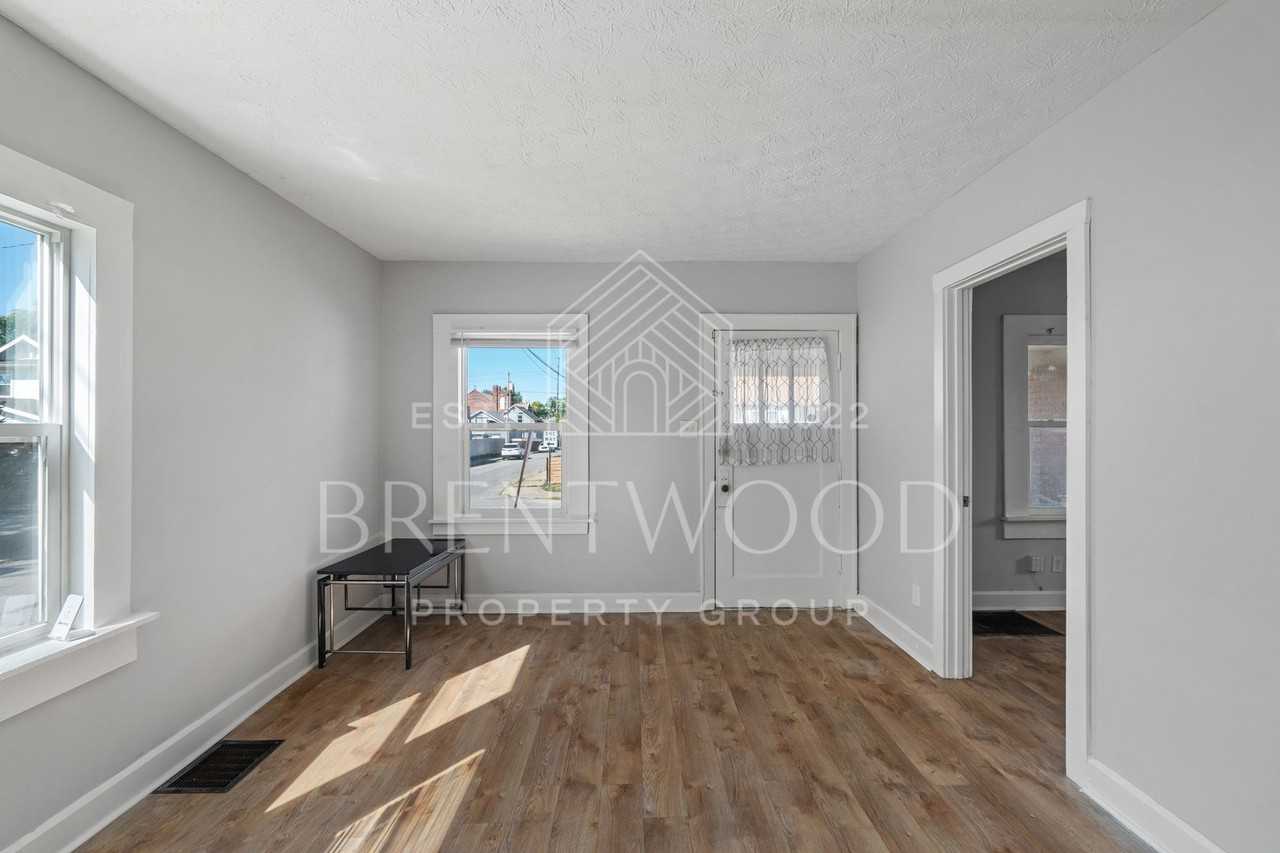 601 N Oxford St - Photo 6 of 27