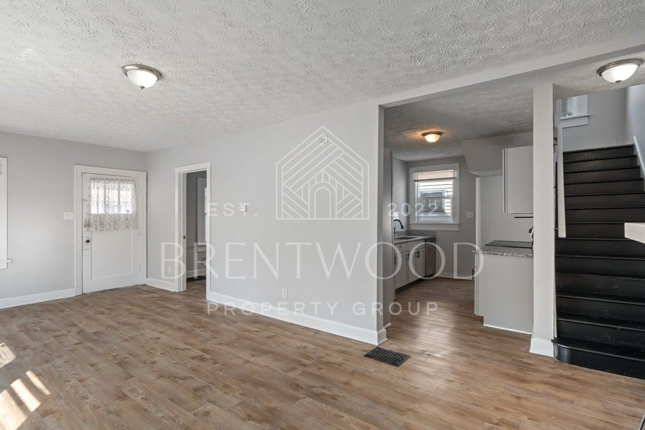 601 N Oxford St - Photo 7 of 27