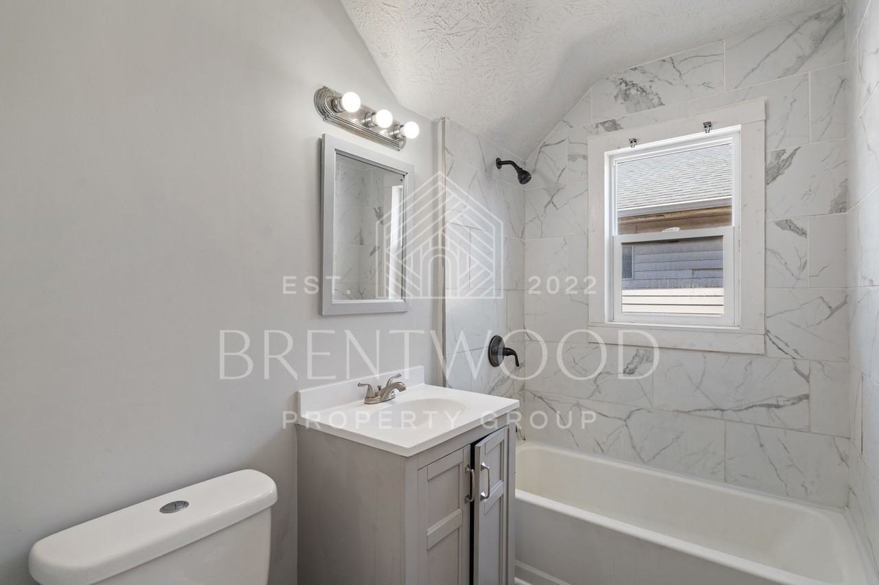 601 N Oxford St - Photo 4 of 27