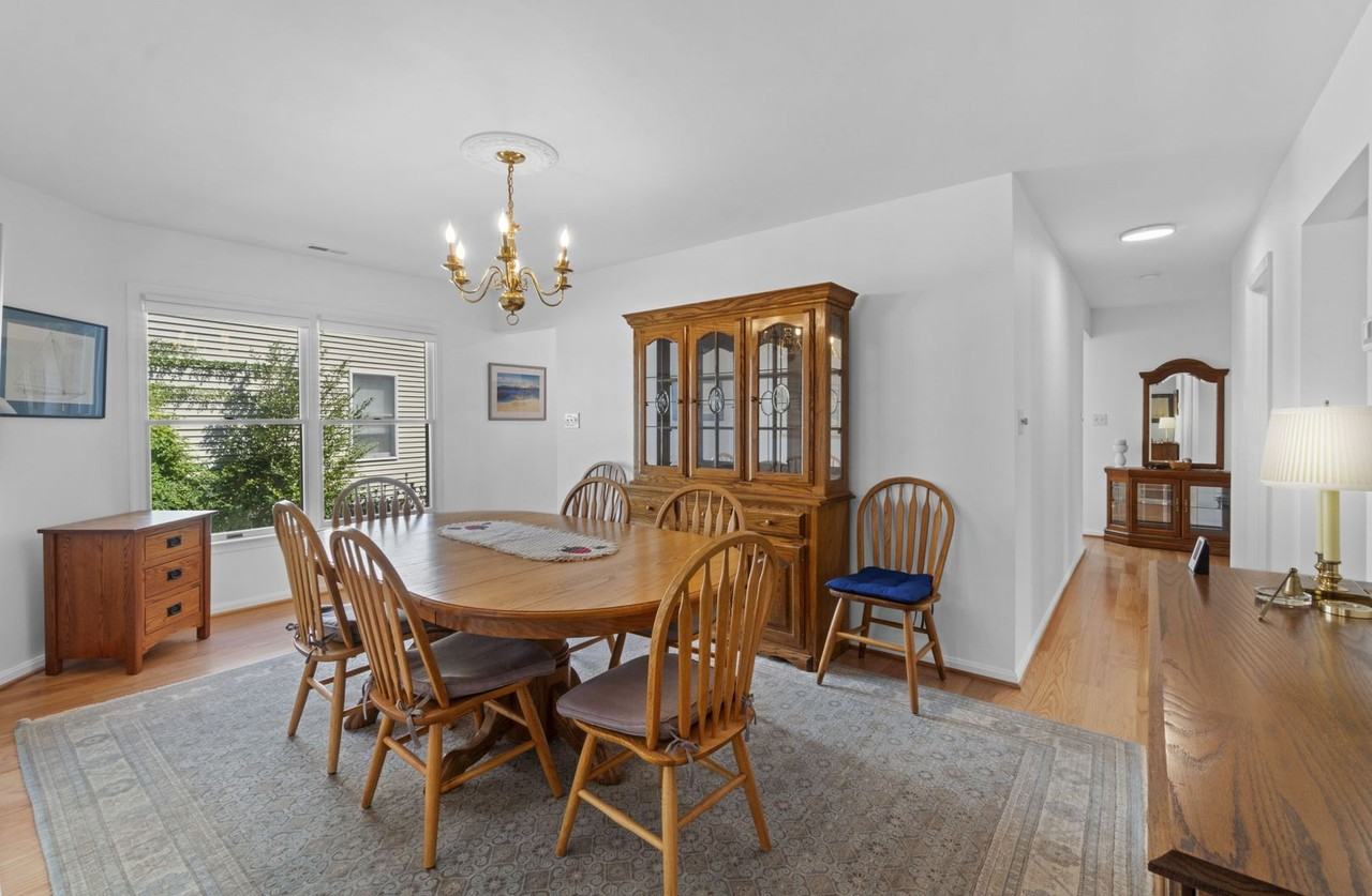 709 Sydney Ter - Photo 6 of 30