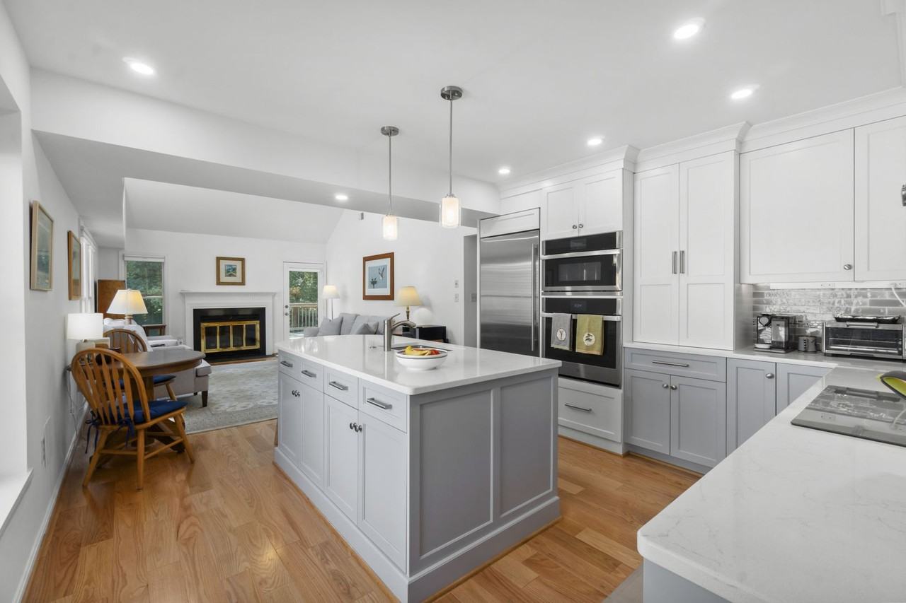 709 Sydney Ter - Photo 7 of 30