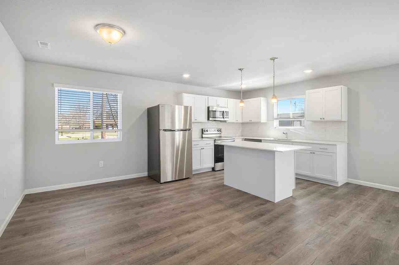 1302 Forest View Dr - Photo 7 of 25
