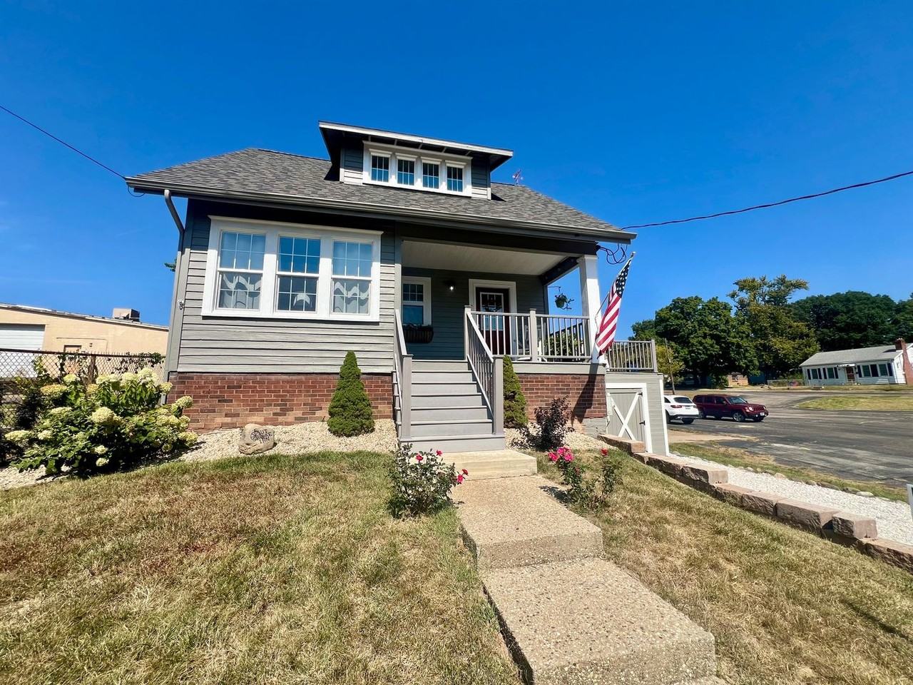 1003 E Samuel Ave - Photo 2 of 33