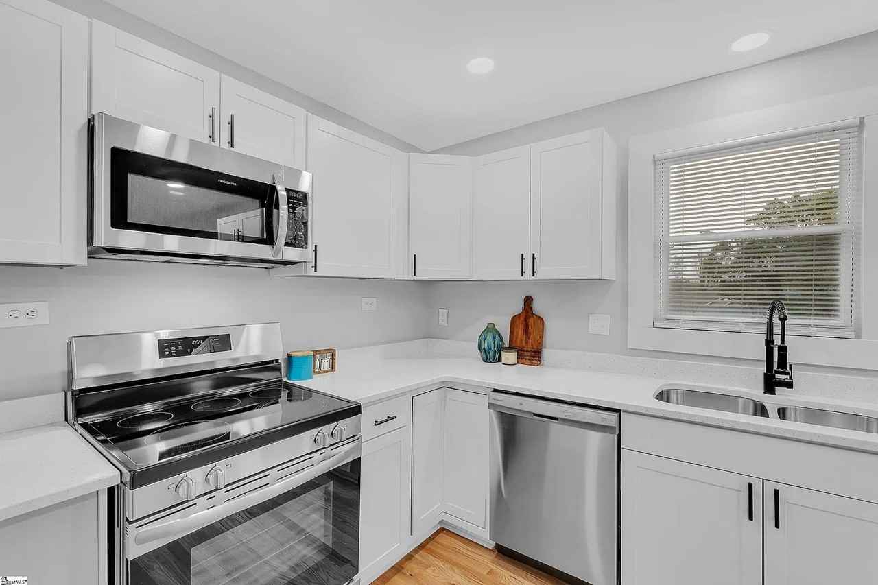 16 Glendale St - Photo 2 of 23