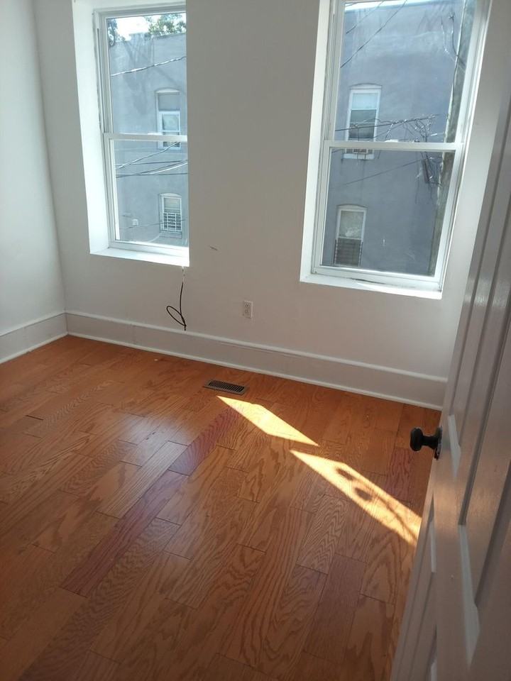 1833 Walbrook Avenue - Photo 3 of 12