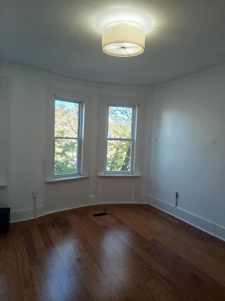 1833 Walbrook Avenue - Photo 7 of 12