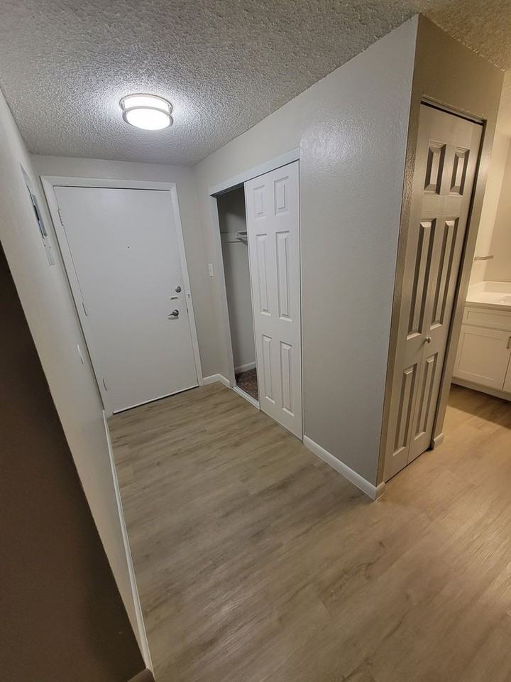 1302 S Parker Rd - Photo 2 of 13