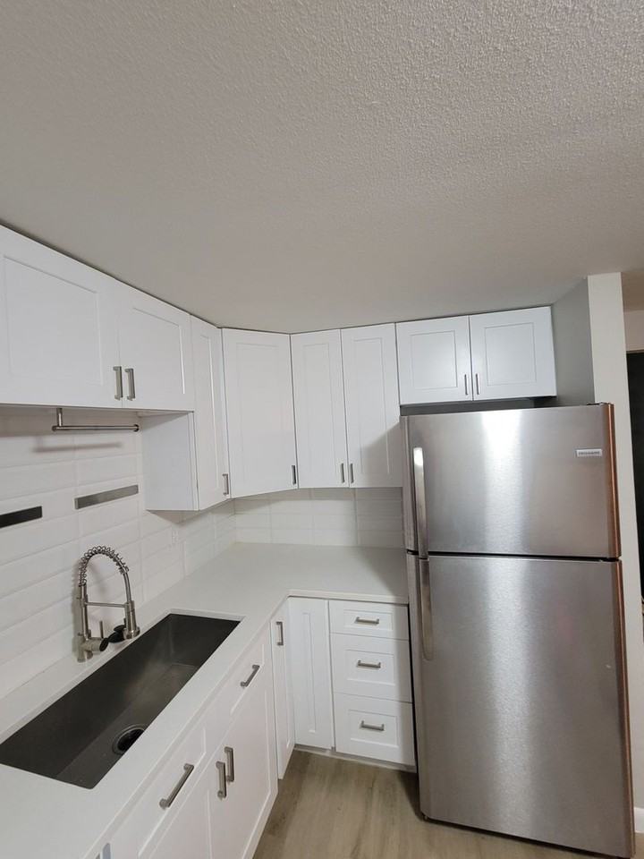 1302 S Parker Rd - Photo 6 of 13