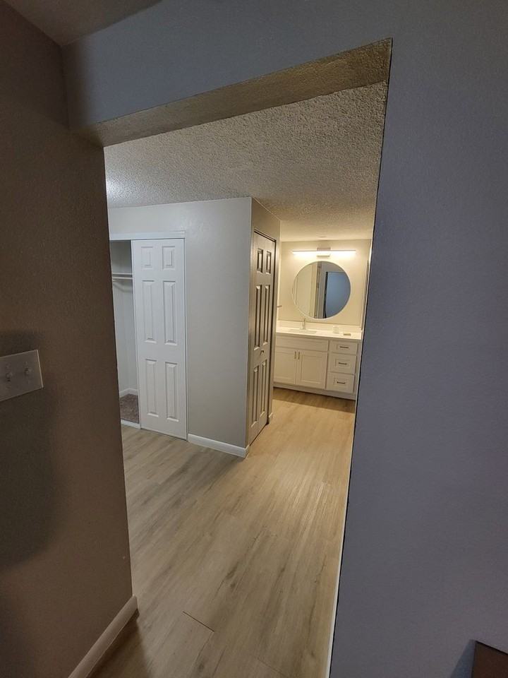 1302 S Parker Rd - Photo 7 of 13