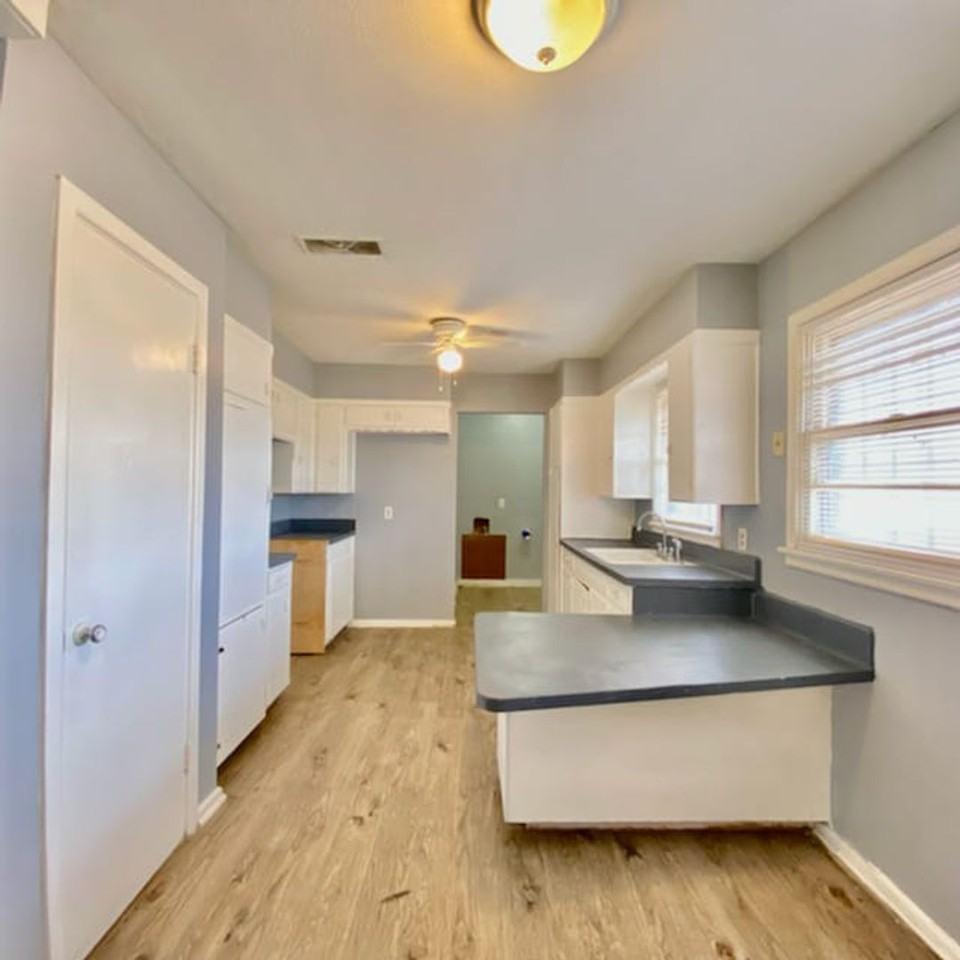 2635 E Bates St - Photo 5 of 9