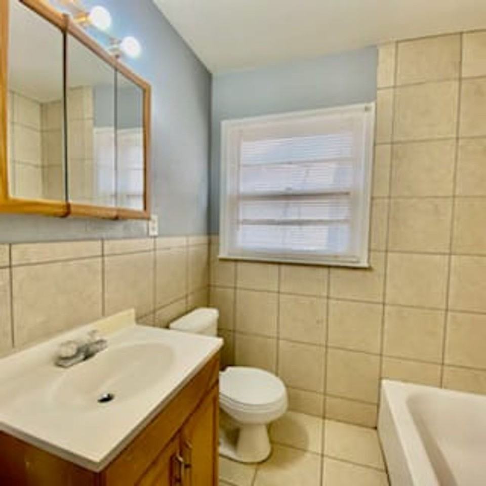 2635 E Bates St - Photo 6 of 9