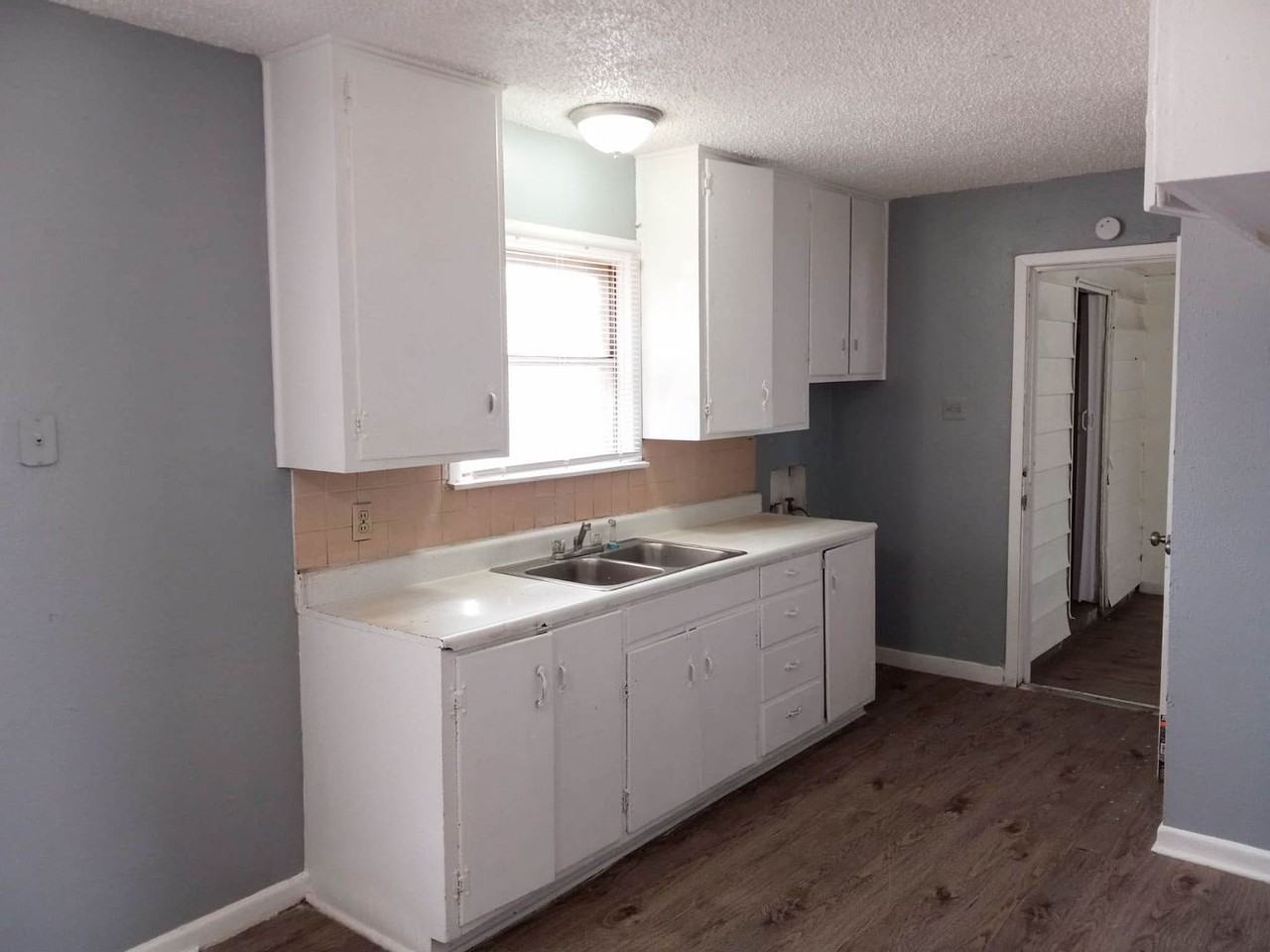 1802 E 2nd St - Photo 4 of 10