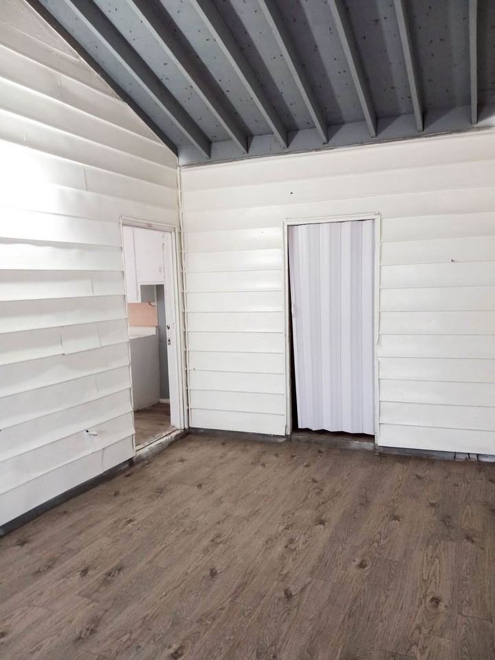 1802 E 2nd St - Photo 5 of 10