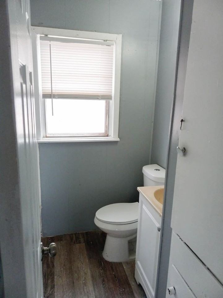 1802 E 2nd St - Photo 6 of 10