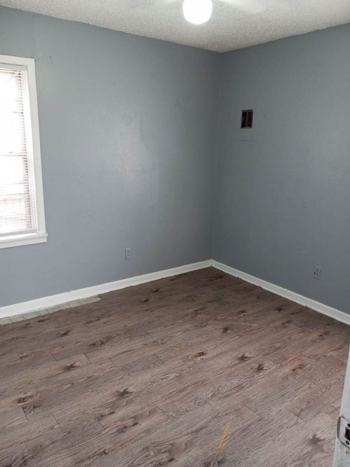 1802 E 2nd St - Photo 7 of 10