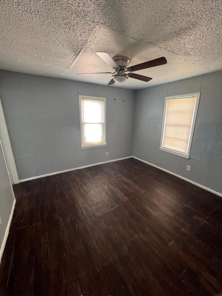 7441 18th St - Photo 3 of 8
