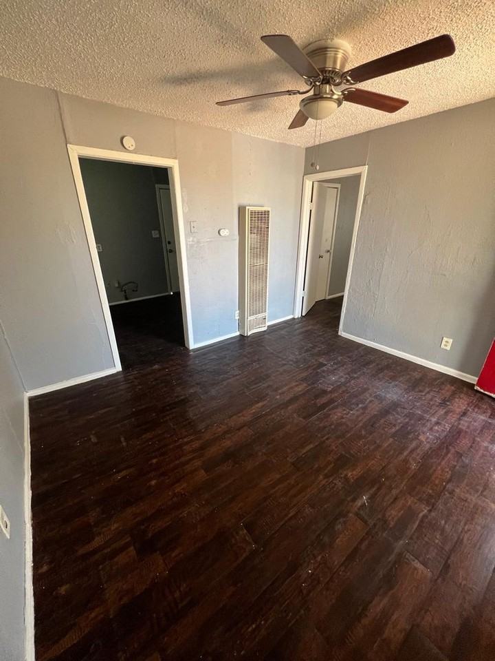 7441 18th St - Photo 5 of 8