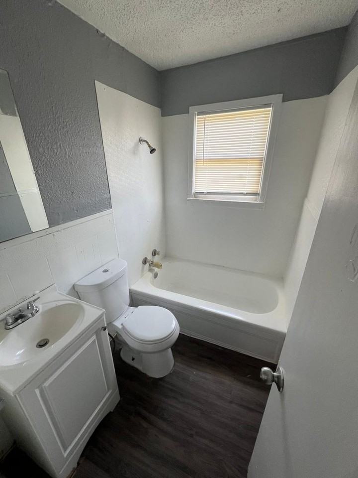 7441 18th St - Photo 6 of 8