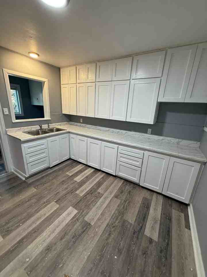 1505 28th St - Photo 2 of 21