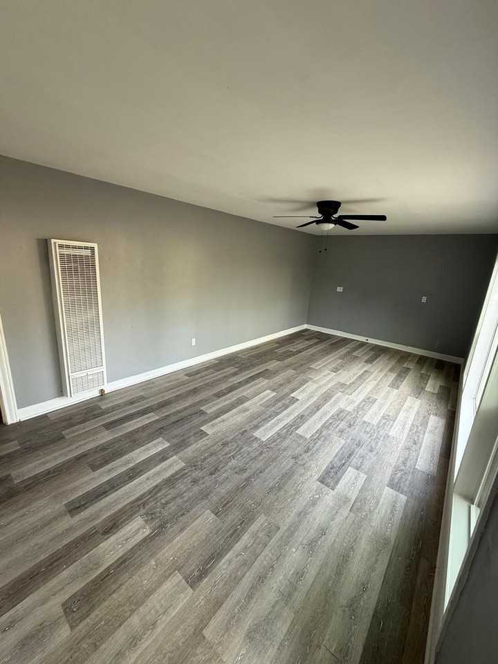 1505 28th St - Photo 7 of 21