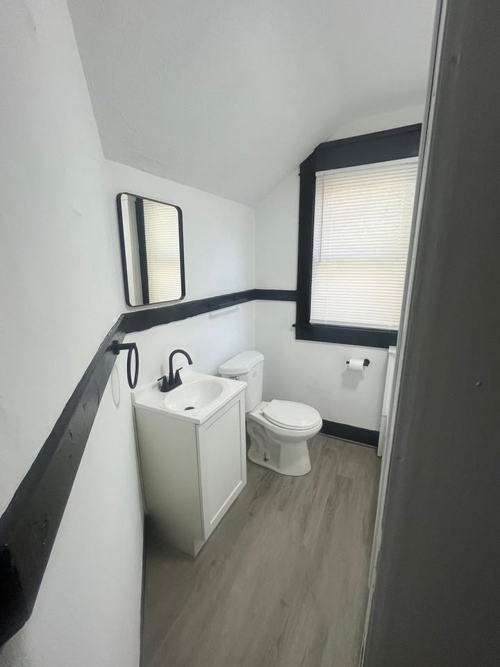 838 S 33rd St - Photo 2 of 17