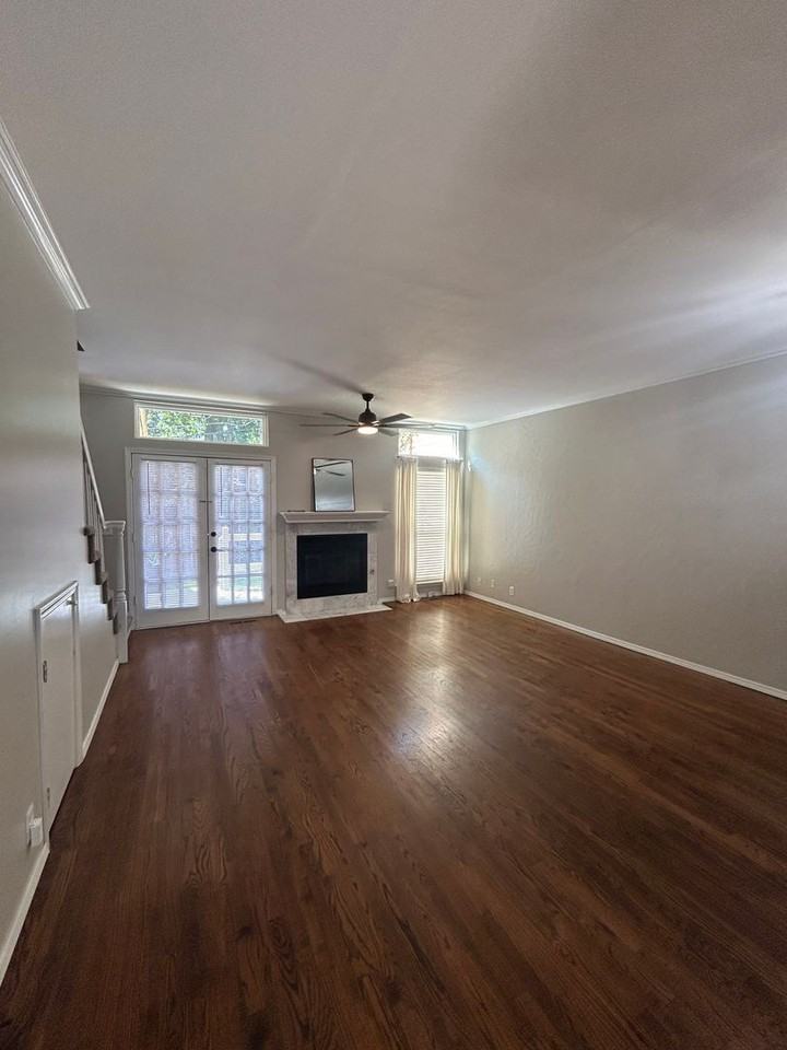 1418 E 17th Pl #B - Photo 2 of 20