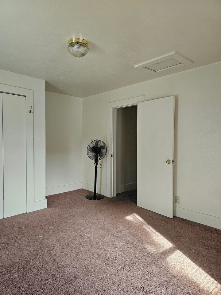 117 Georgia Ave - Photo 2 of 34