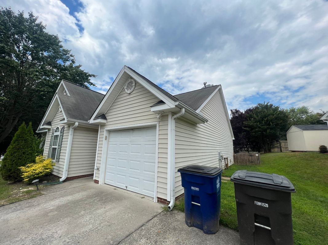 2445 Somerset Place Dr - Photo 2 of 15