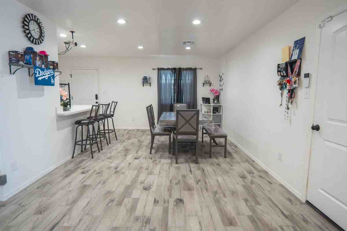 2231 E 14th St - Photo 7 of 19