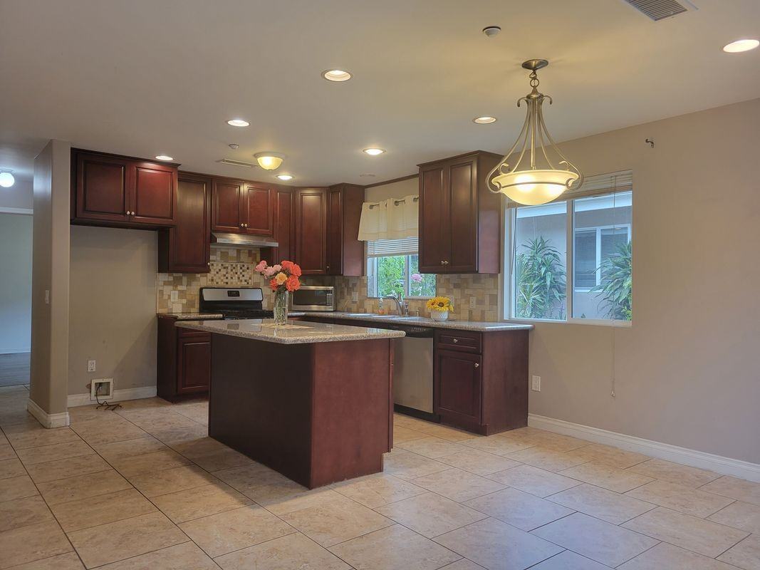 539 South Michillinda Avenue - Photo 2 of 4