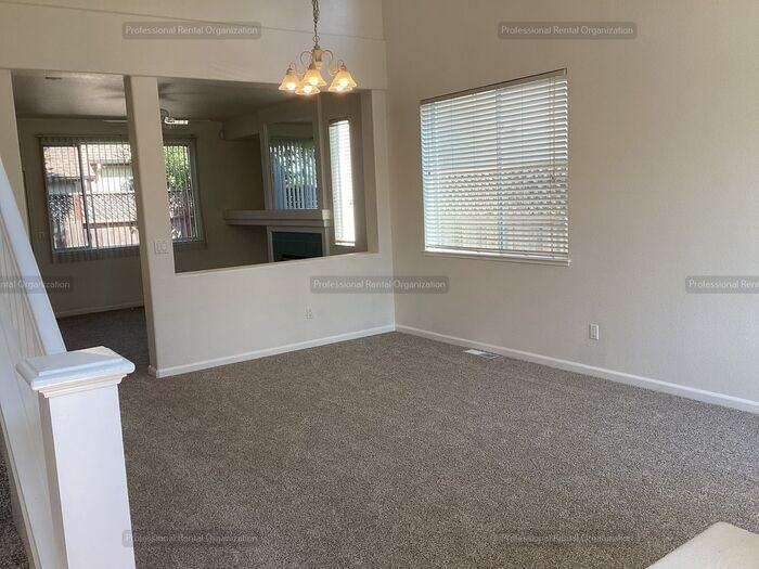 2325 Weatherby Ave - Photo 2 of 27