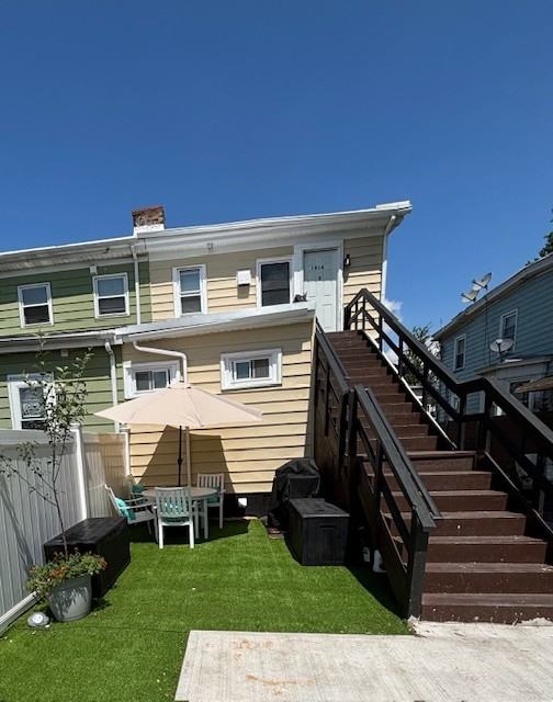 1016 W 3rd St #2 - Photo 3 of 21