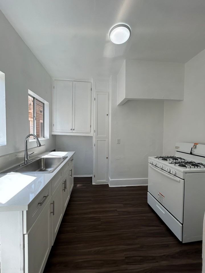 4069 South Broadway #7 - Photo 6 of 9