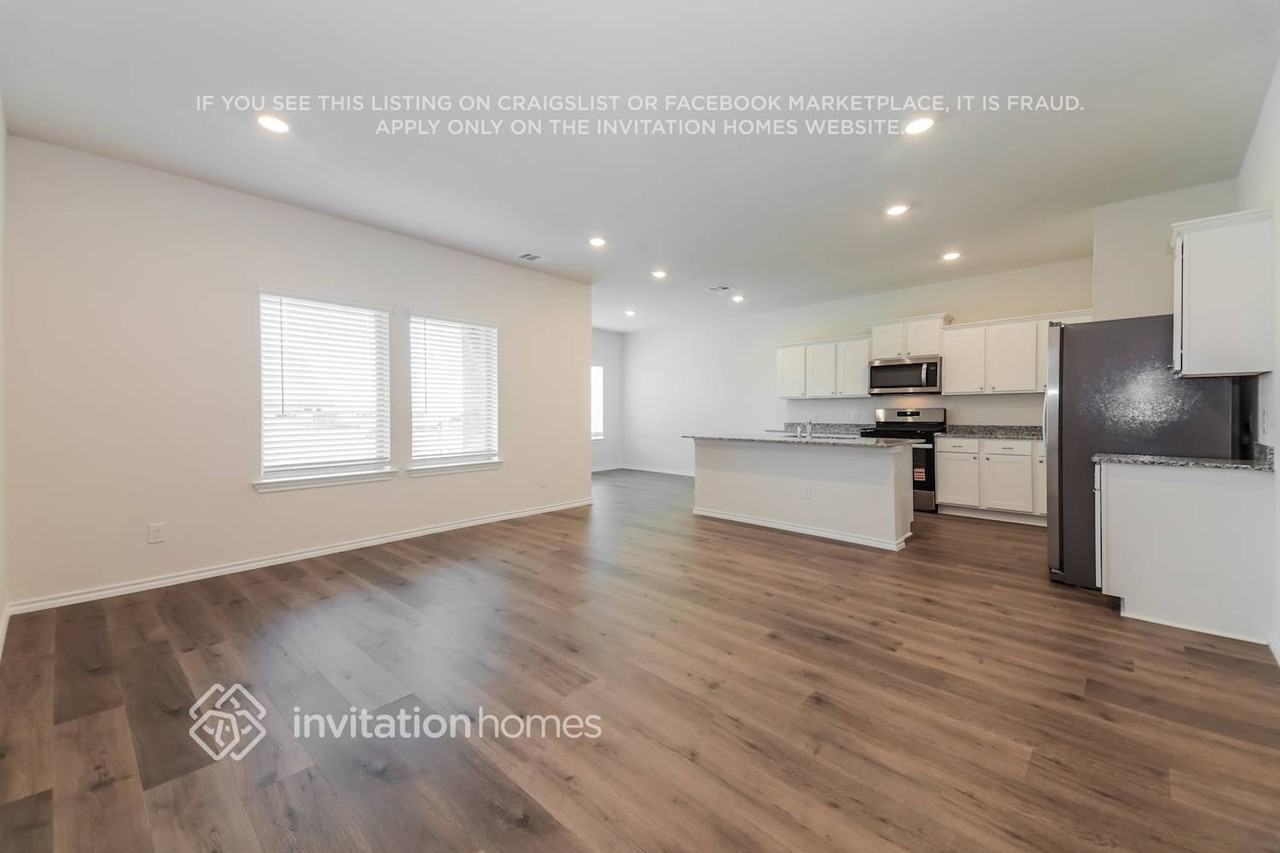 3928 River Rock Avenue - Photo 4 of 18