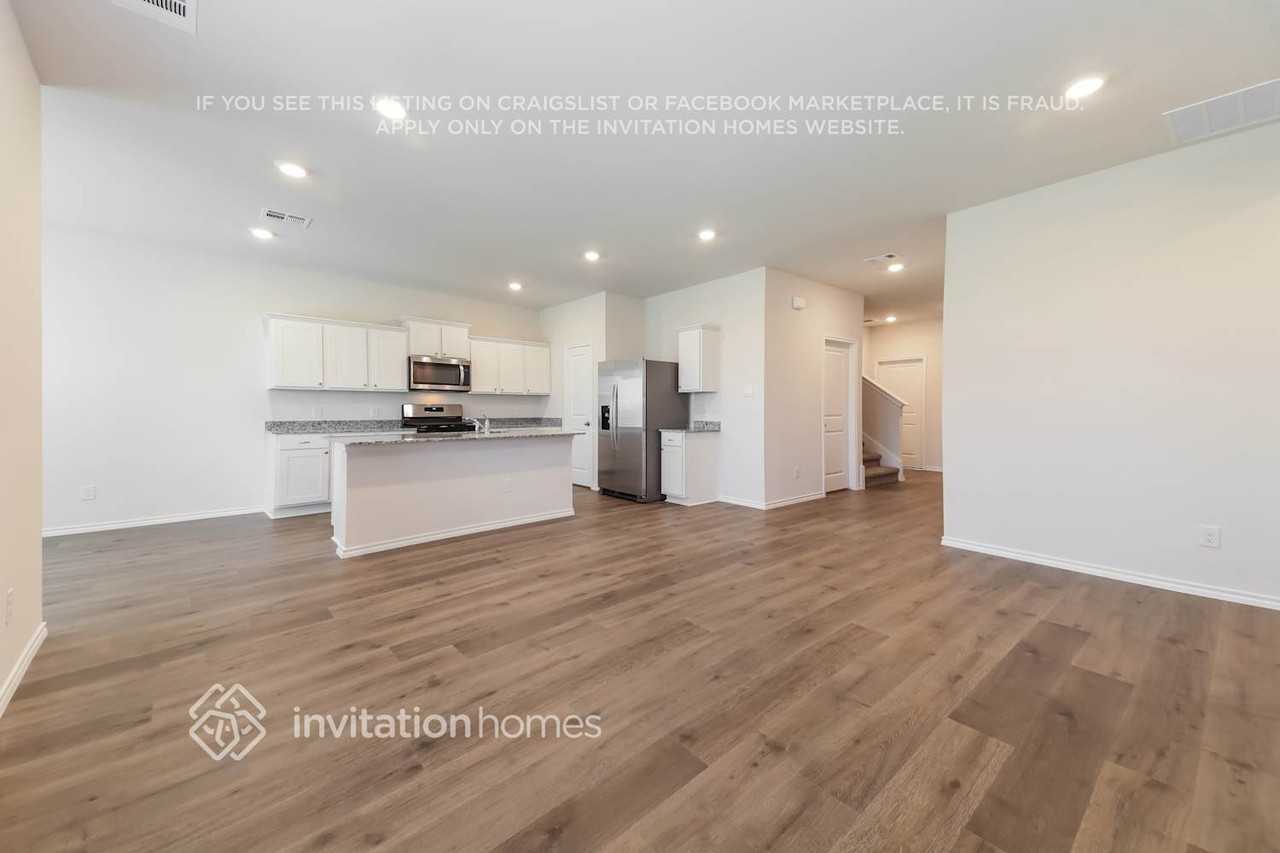 3928 River Rock Avenue - Photo 5 of 18