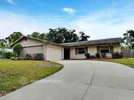 384 Saint Dunstan Way - Photo 1 of 1