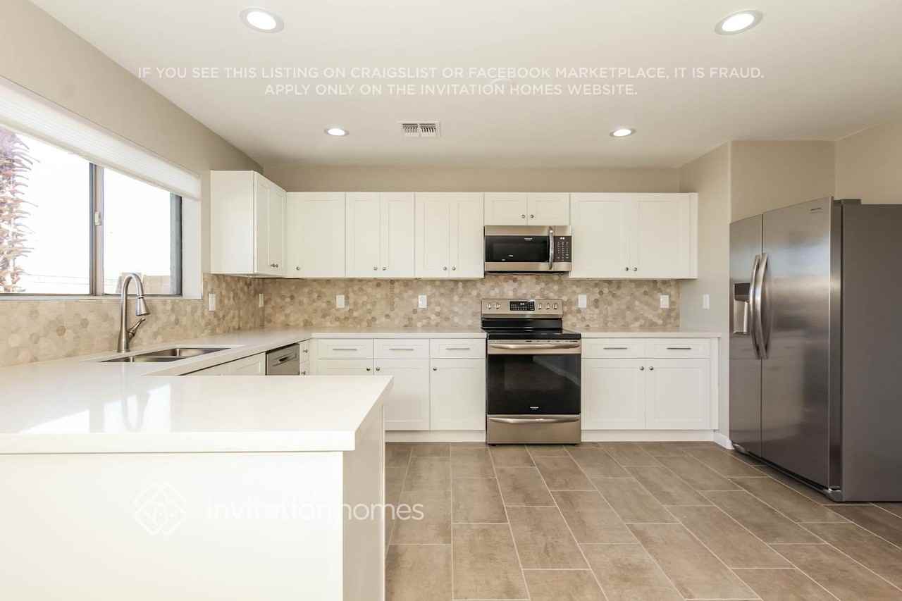 8182 West Purdue Avenue - Photo 6 of 16