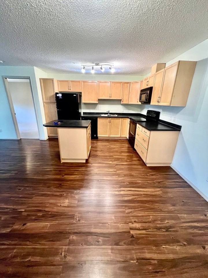 2bdrm 2 Bath Condo in Highly Desired Building with Strong Community! - Photo 2 of 19