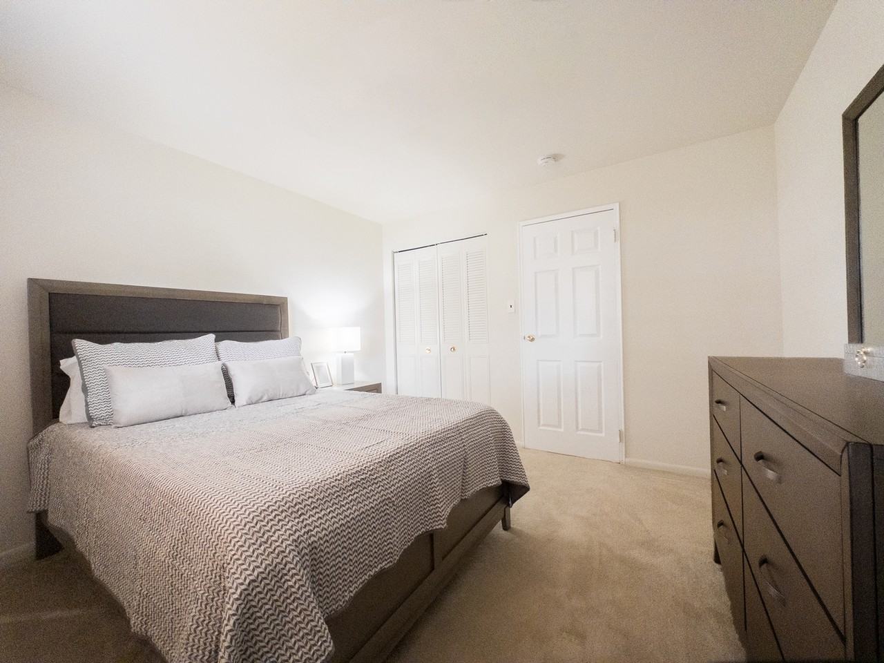 College Arms Apartments - Photo 3 of 24