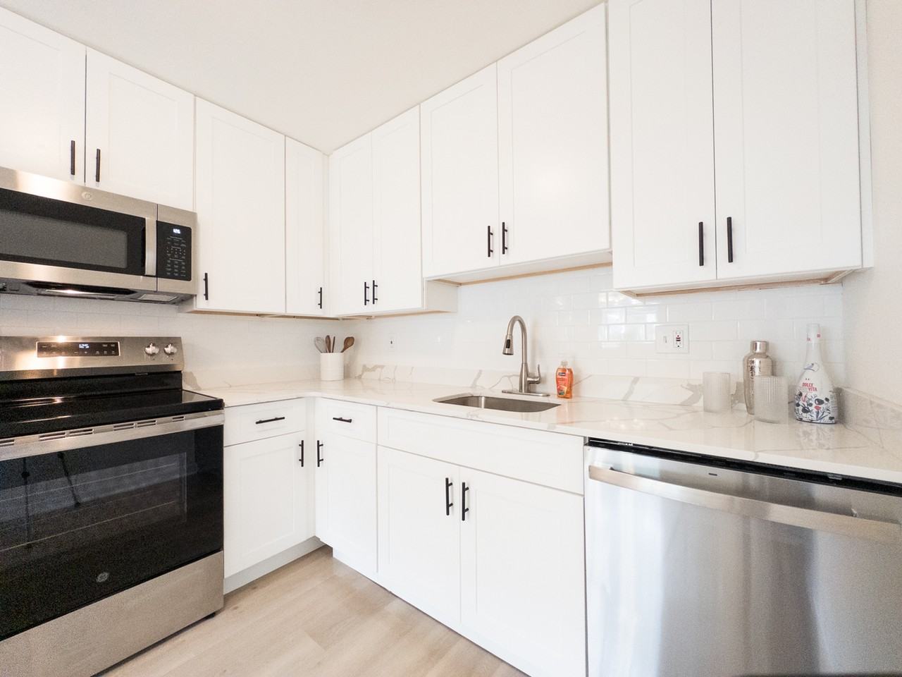 College Arms Apartments - Photo 5 of 24