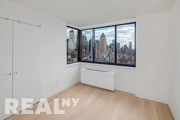 Columbus Pl #S43D - Photo 7 of 16