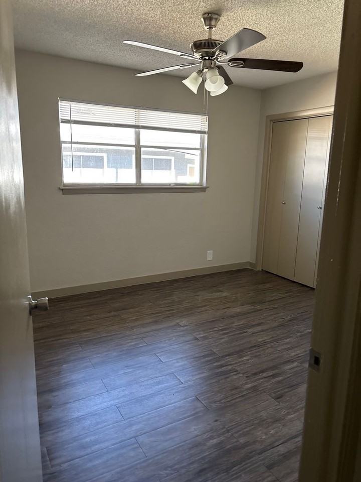 Commerce Village Apartments - Photo 7 of 32