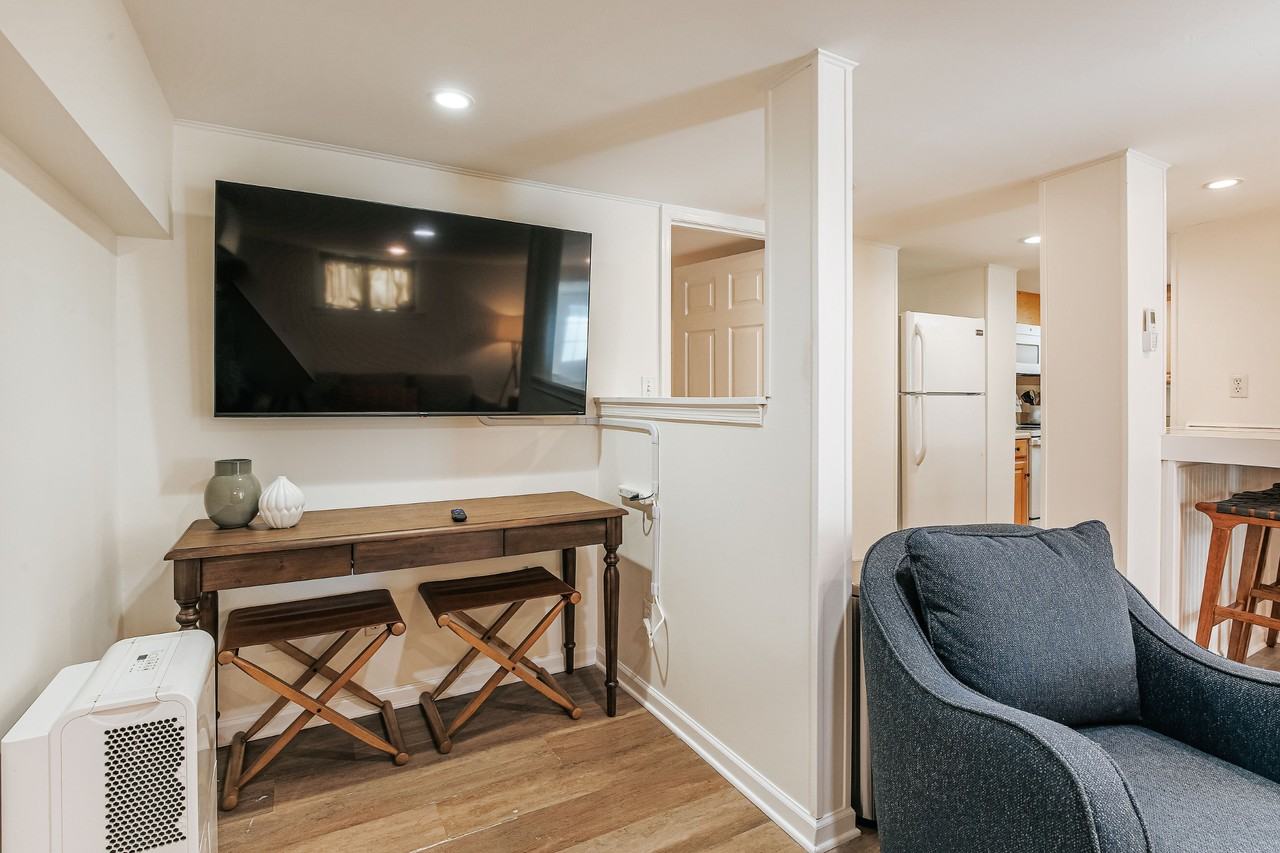 516 Valley Rd #B - Photo 3 of 18