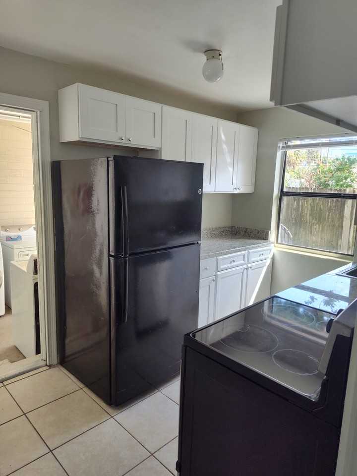 318 N Oleander Ave #NA - Photo 5 of 19