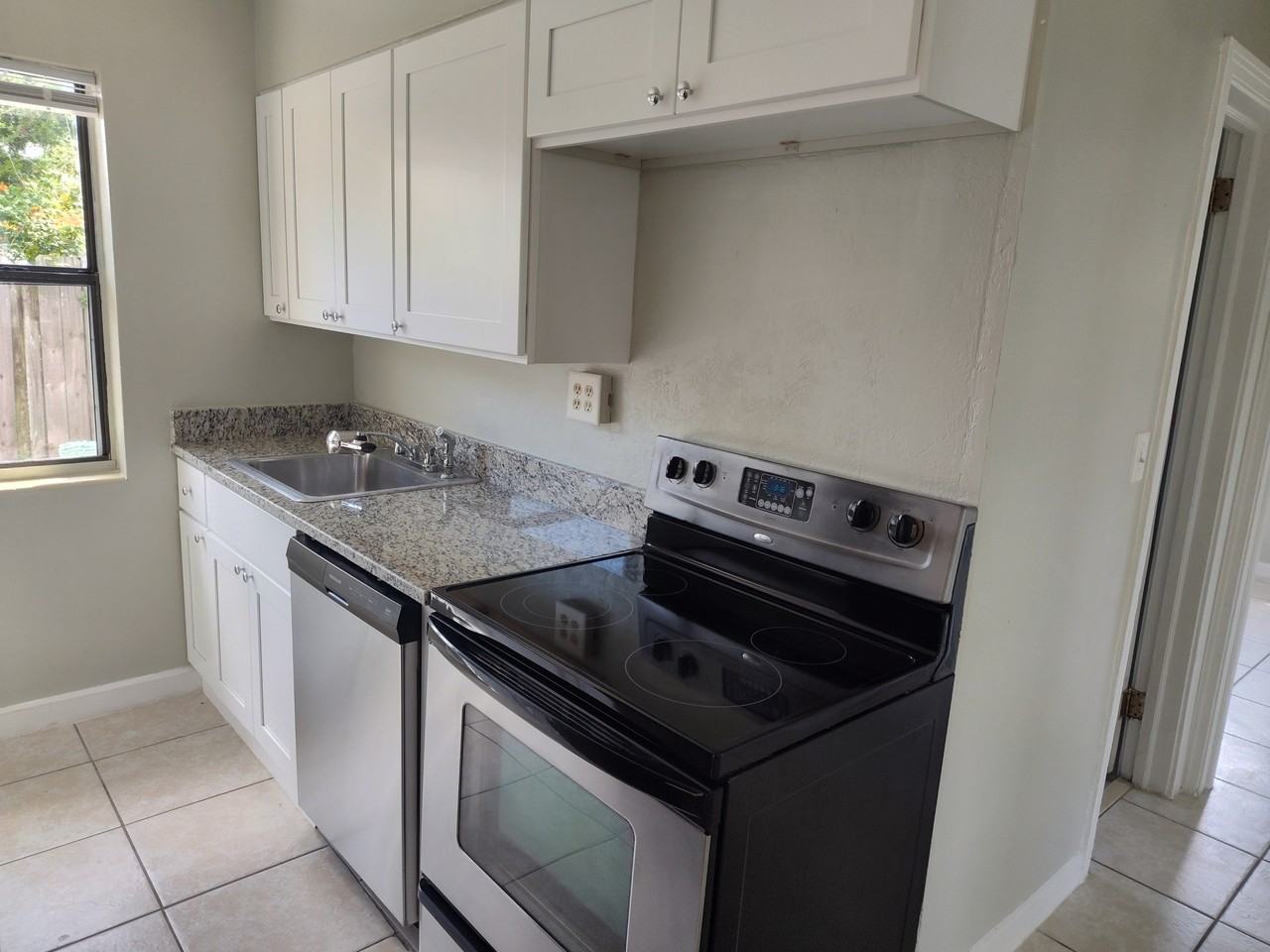318 N Oleander Ave #NA - Photo 6 of 19