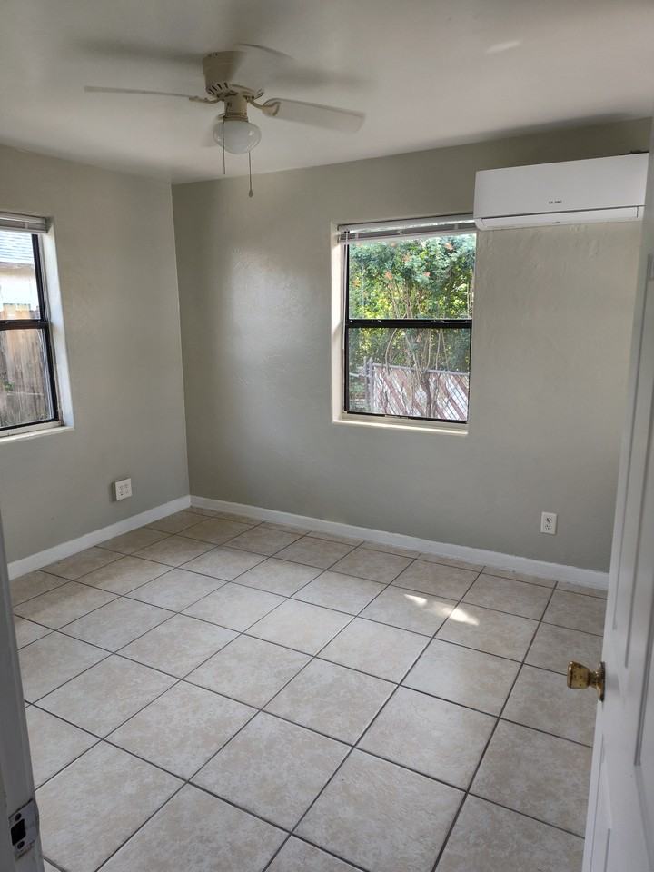 318 N Oleander Ave #NA - Photo 7 of 19